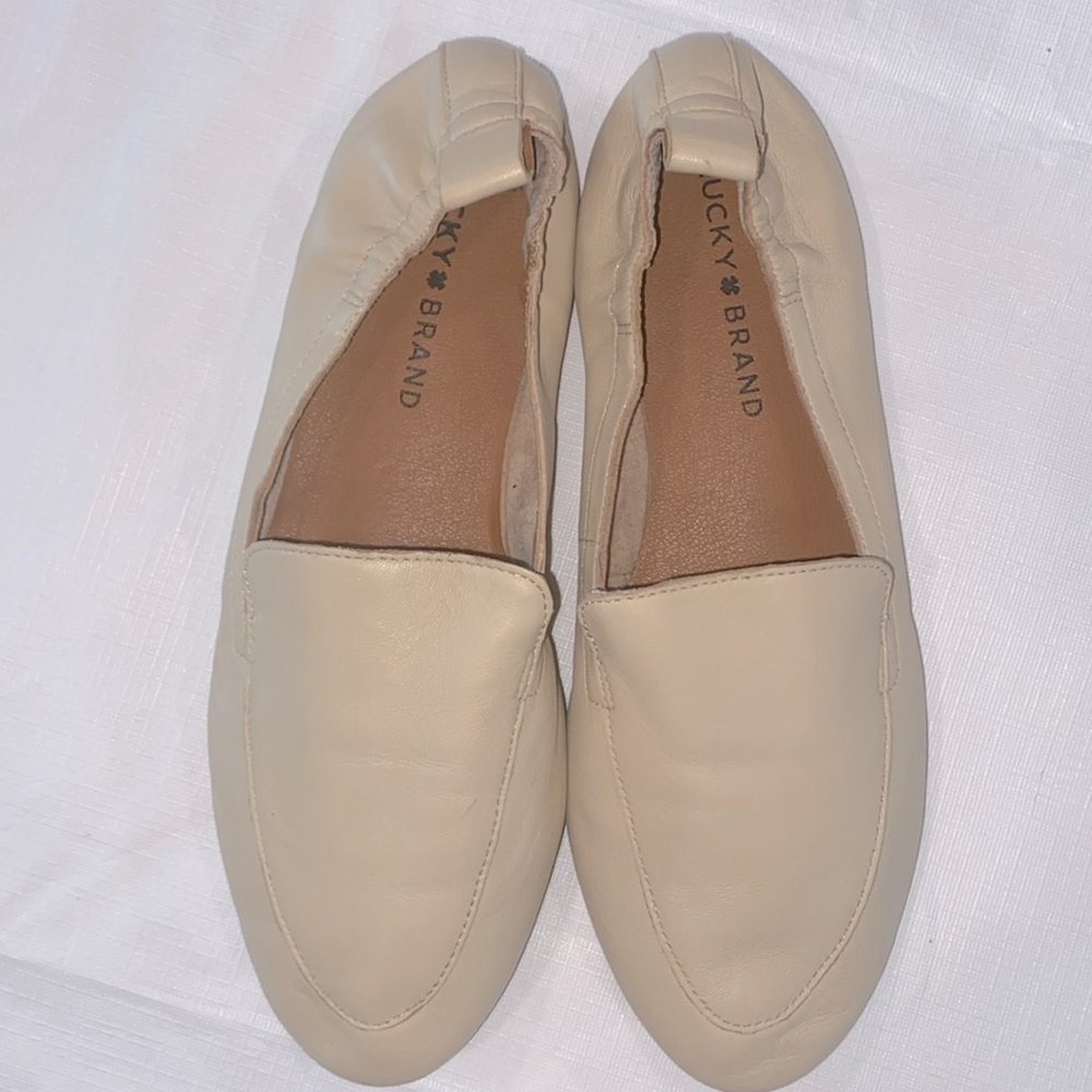 Lucky Brand Morissie neutral beige Leather Slip On Loafers soft flats Size 7